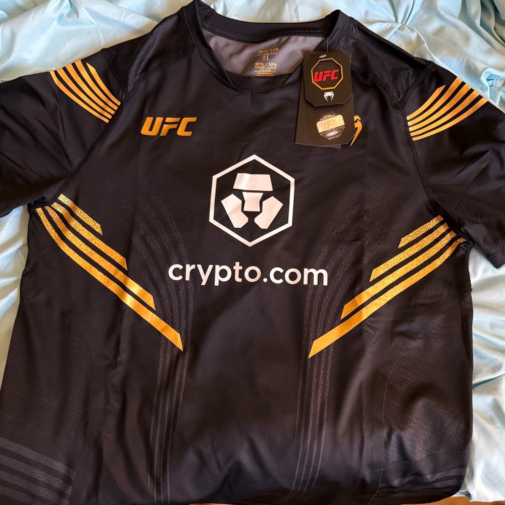 UFC/Venum Gold Champion Walkout Jersey Size Men’s L NWT Authentic